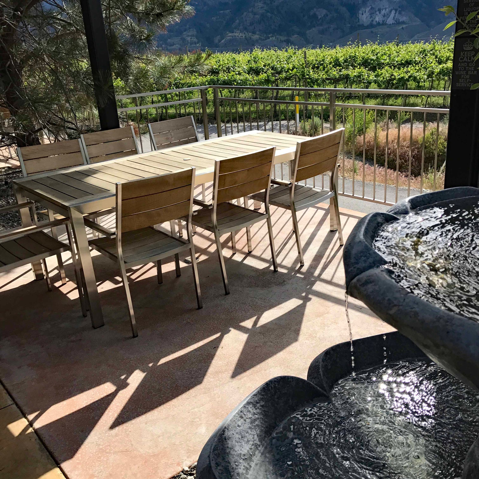 Picnic area at Pentâge Winery