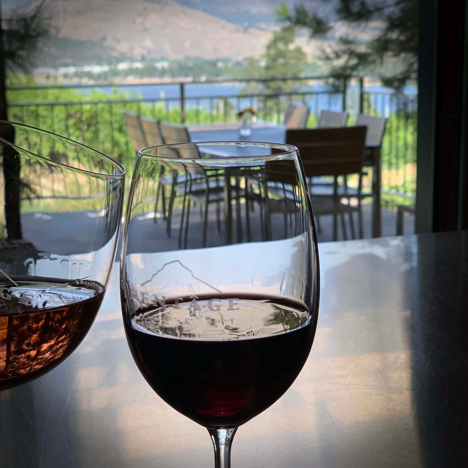 A glass each of red wine and white wine | Pentâge Winery