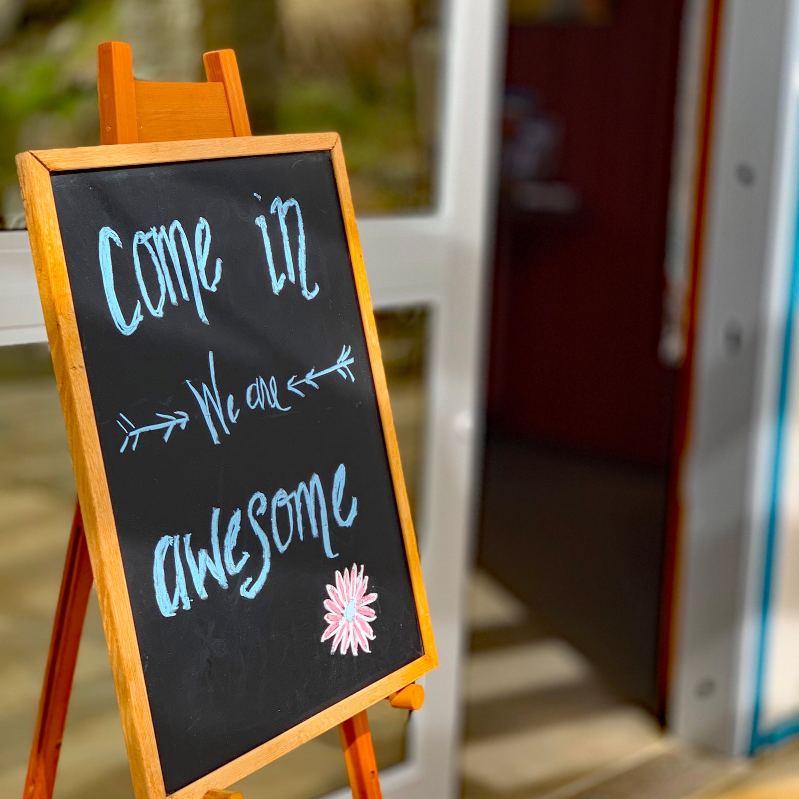 Chalk board sign outside wine shop at Pentâge Winery